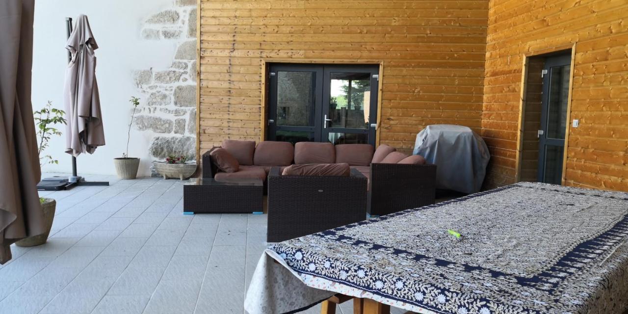 Les Chambres D'Hotes De La Frissonnette Auzelles Luaran gambar