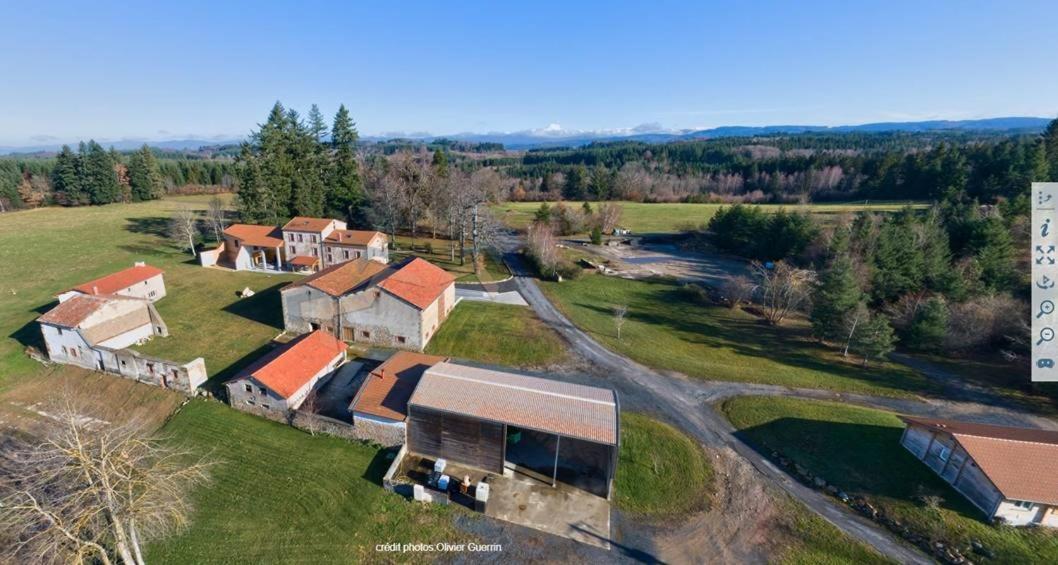 Les Chambres D'Hotes De La Frissonnette Auzelles Luaran gambar