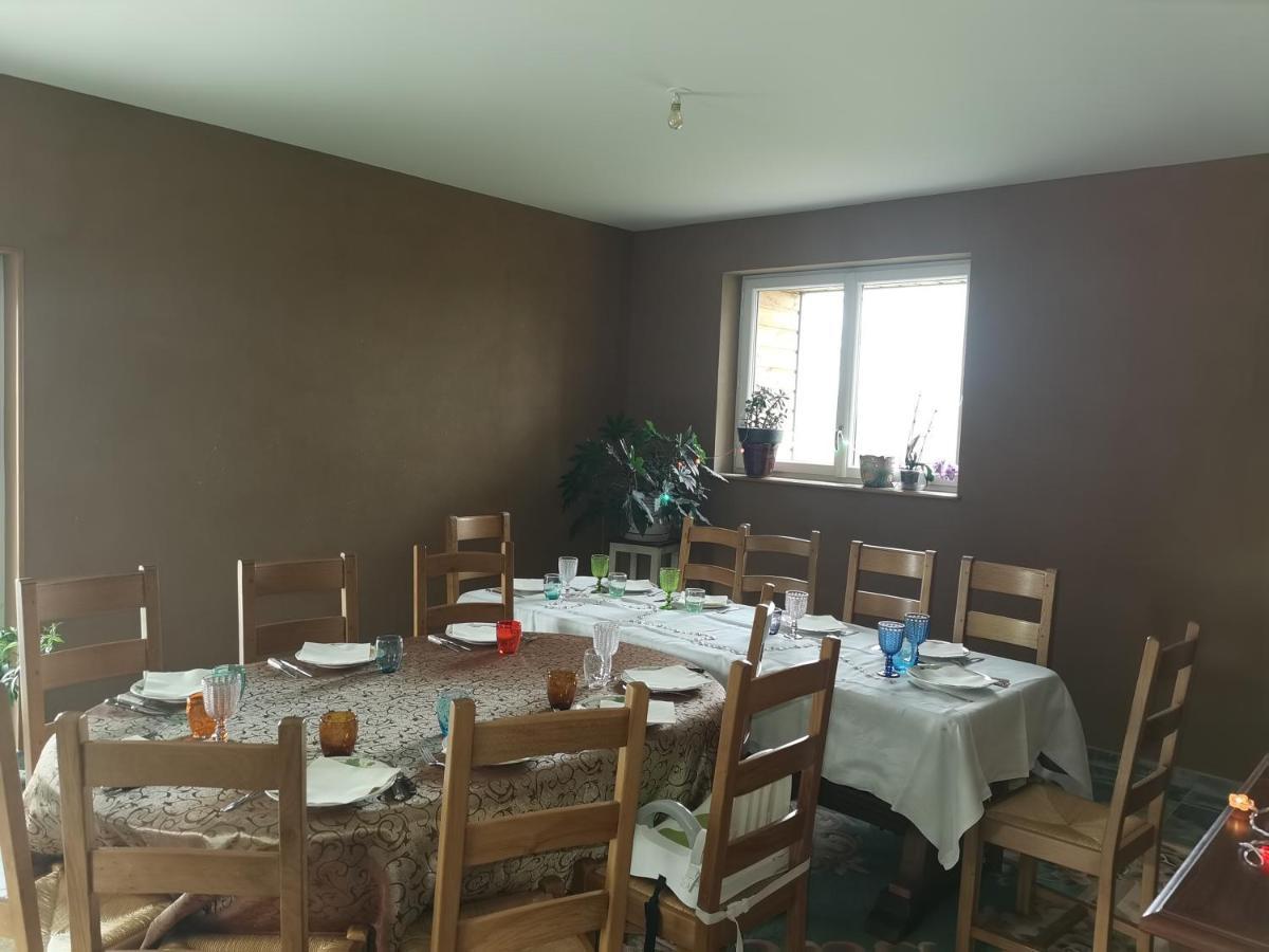 Les Chambres D'Hotes De La Frissonnette Auzelles Luaran gambar