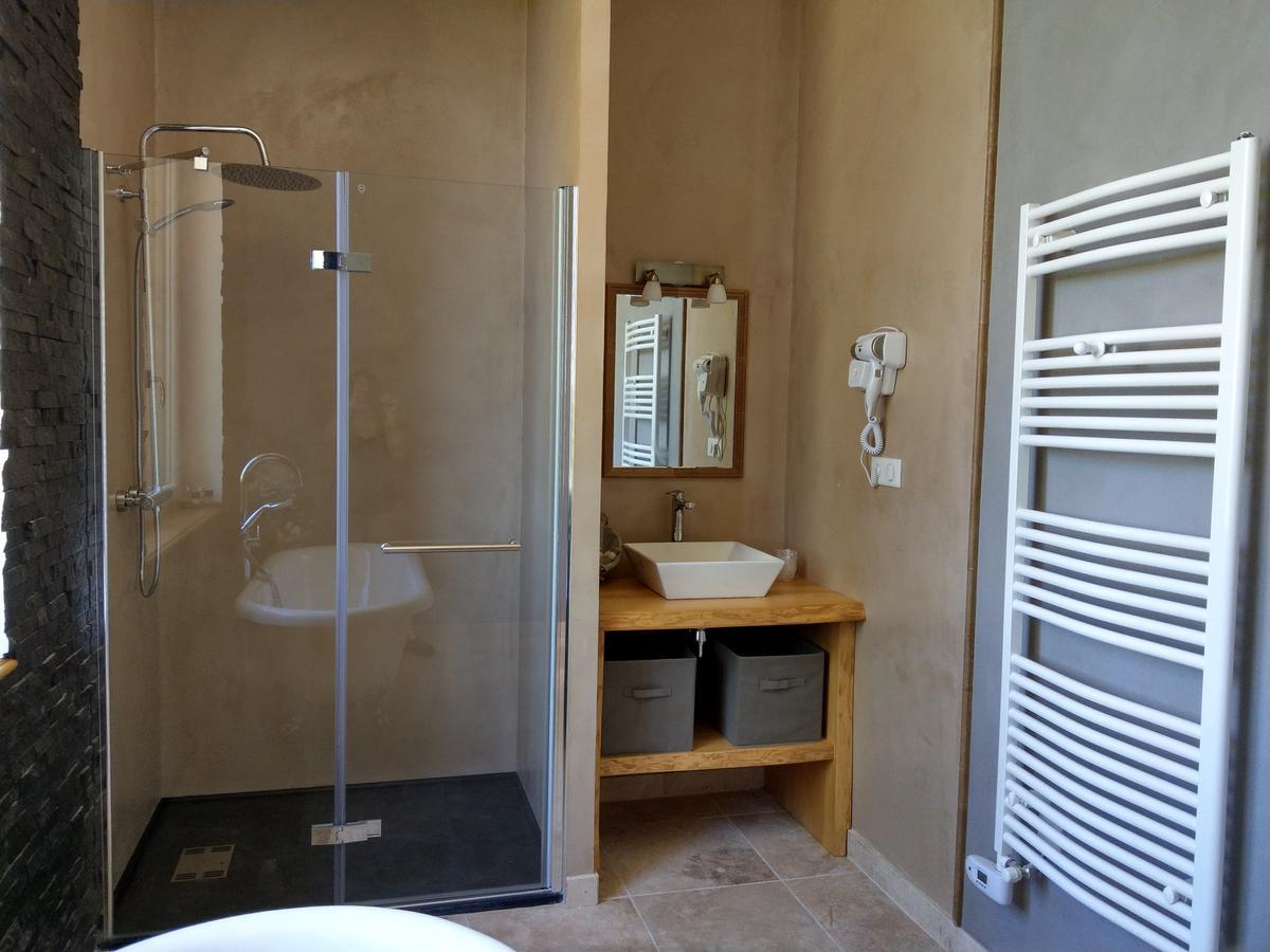 Les Chambres D'Hotes De La Frissonnette Auzelles Luaran gambar