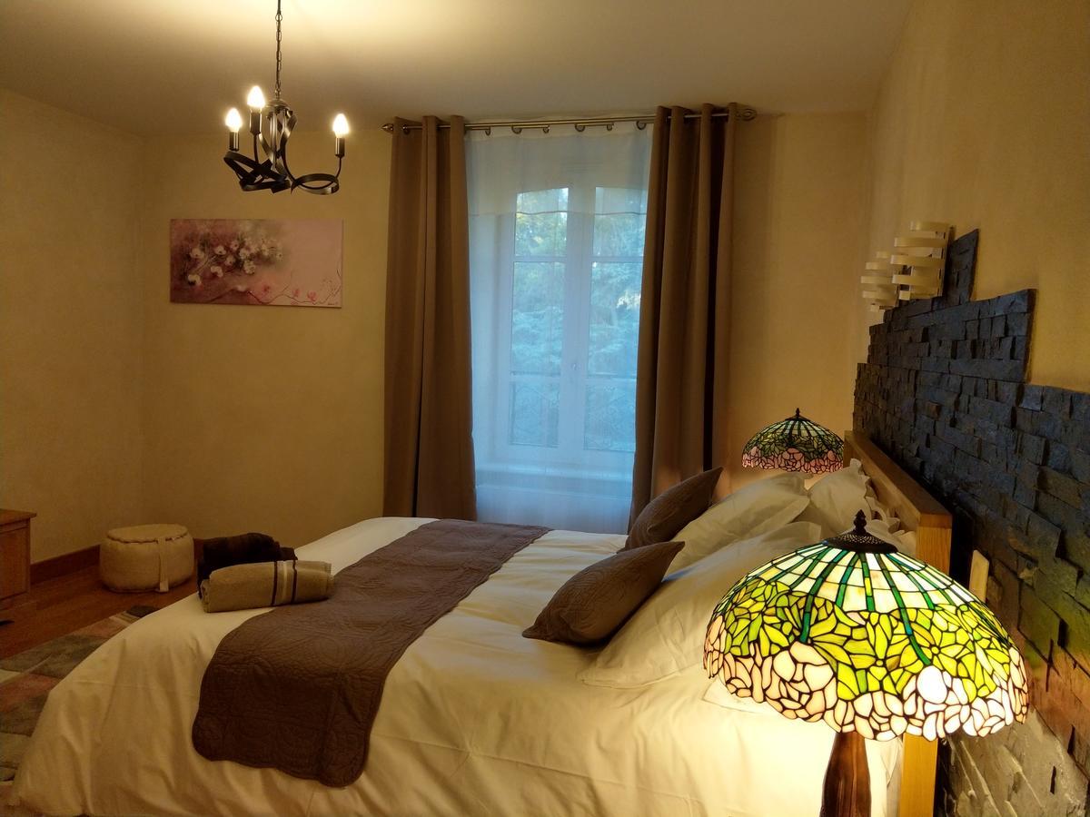 Les Chambres D'Hotes De La Frissonnette Auzelles Luaran gambar