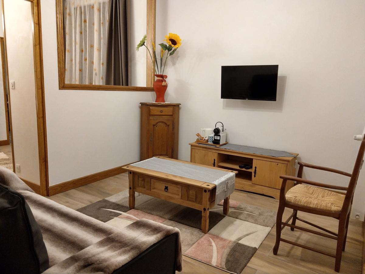 Les Chambres D'Hotes De La Frissonnette Auzelles Luaran gambar