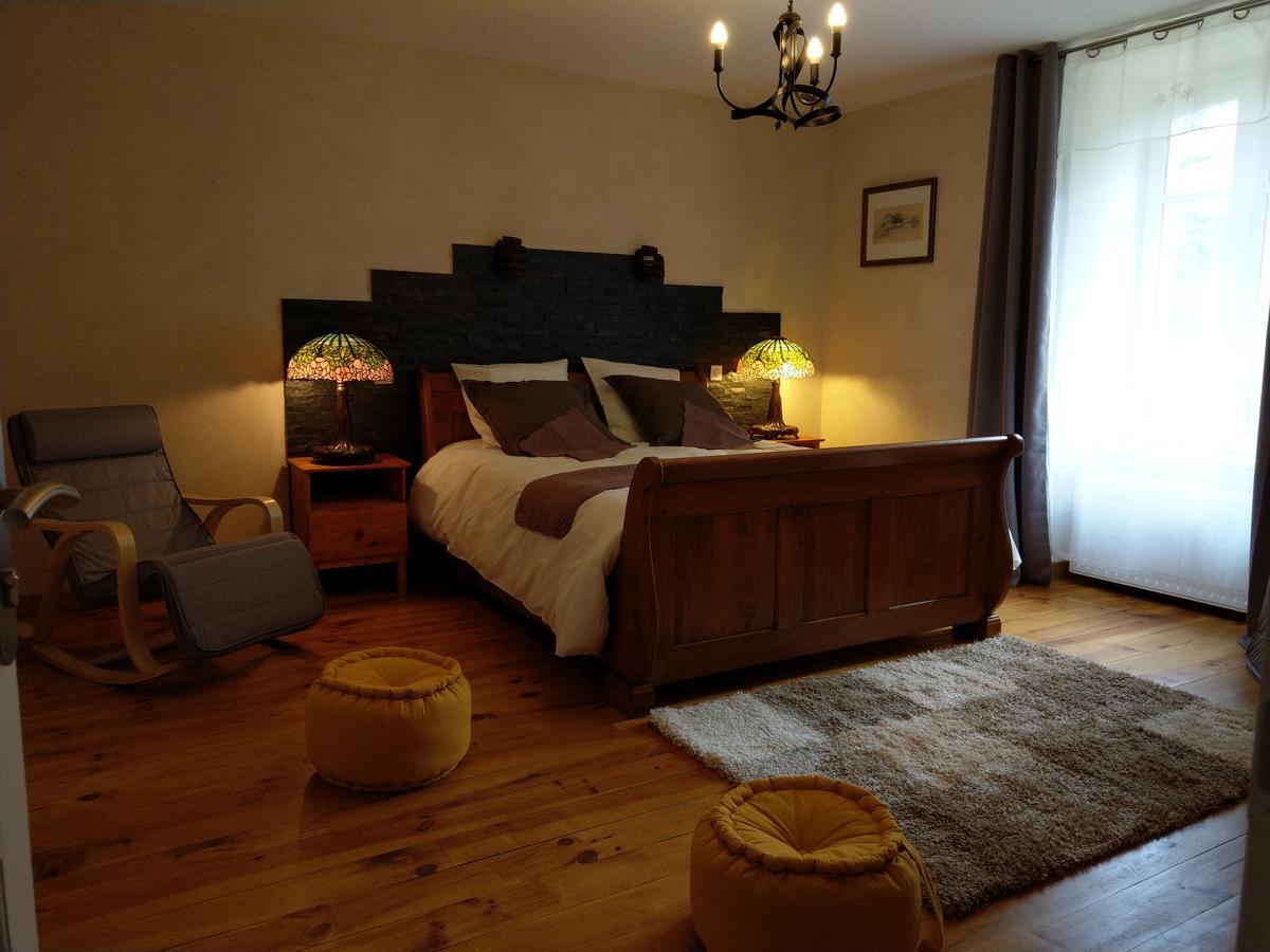 Les Chambres D'Hotes De La Frissonnette Auzelles Luaran gambar