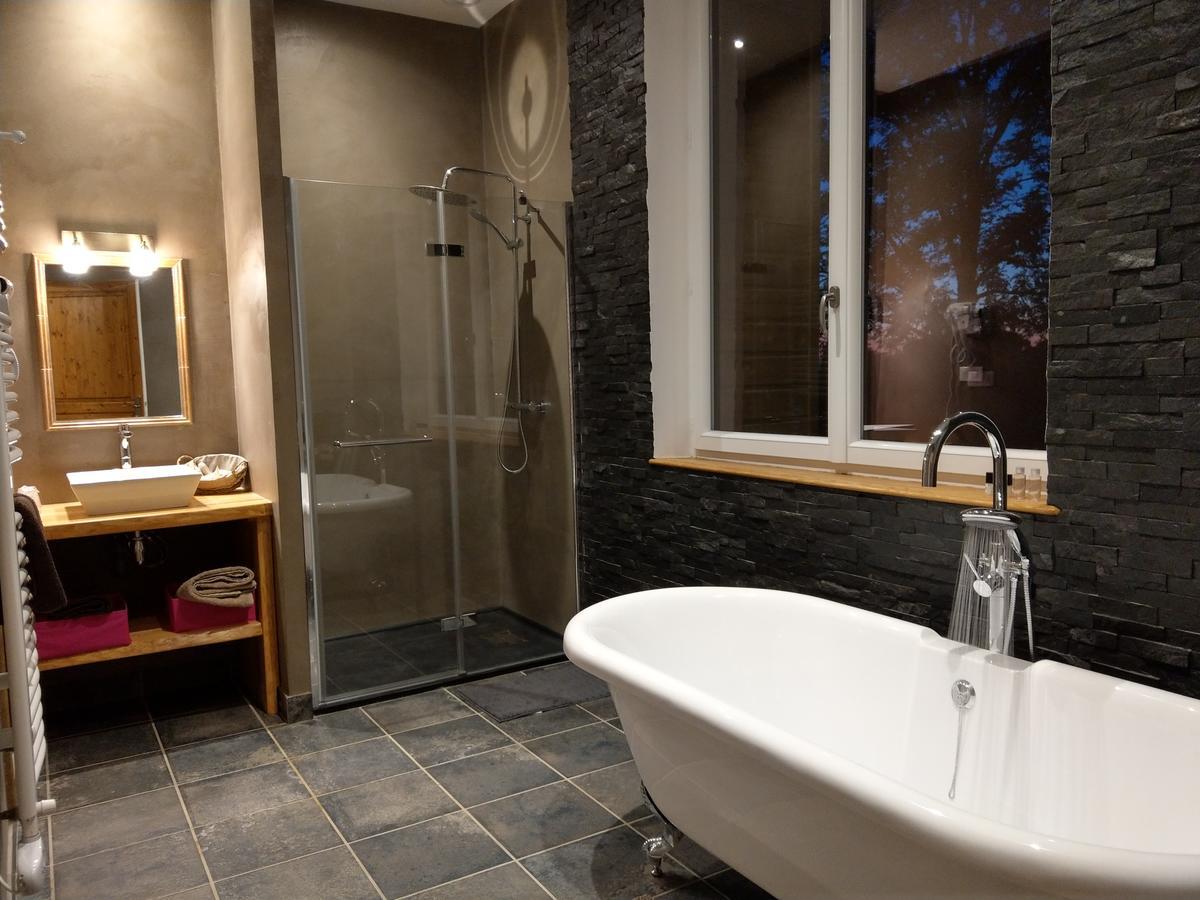 Les Chambres D'Hotes De La Frissonnette Auzelles Luaran gambar