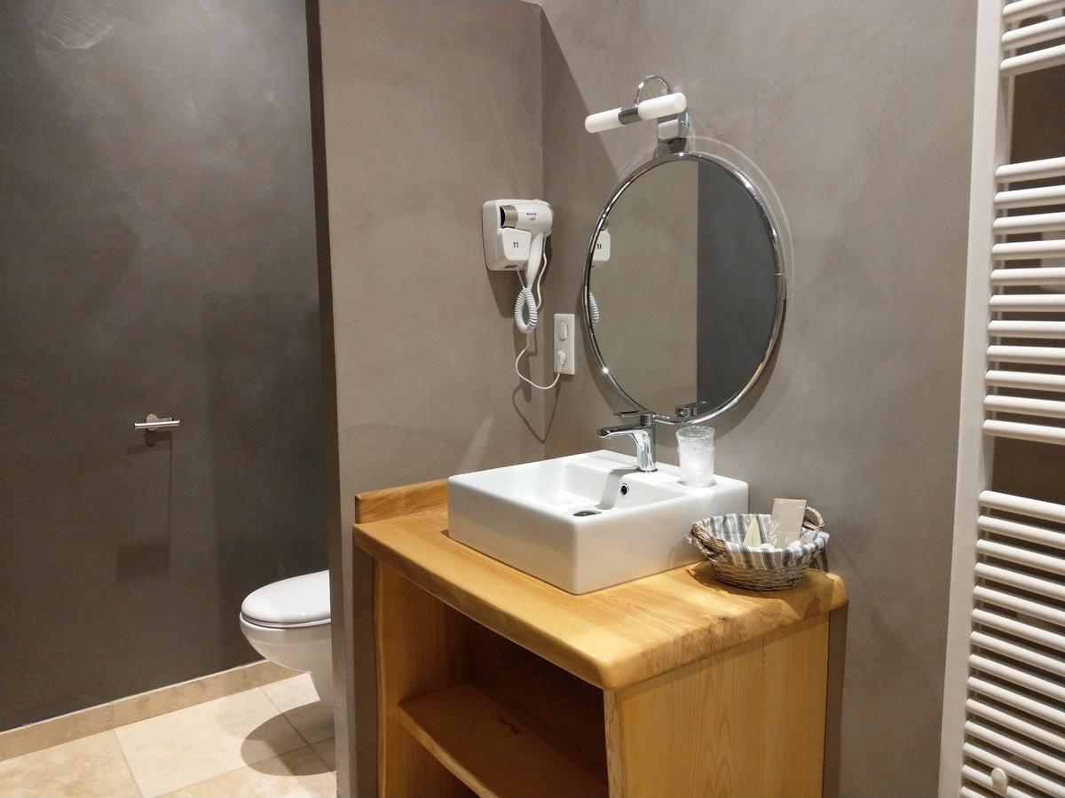 Les Chambres D'Hotes De La Frissonnette Auzelles Luaran gambar