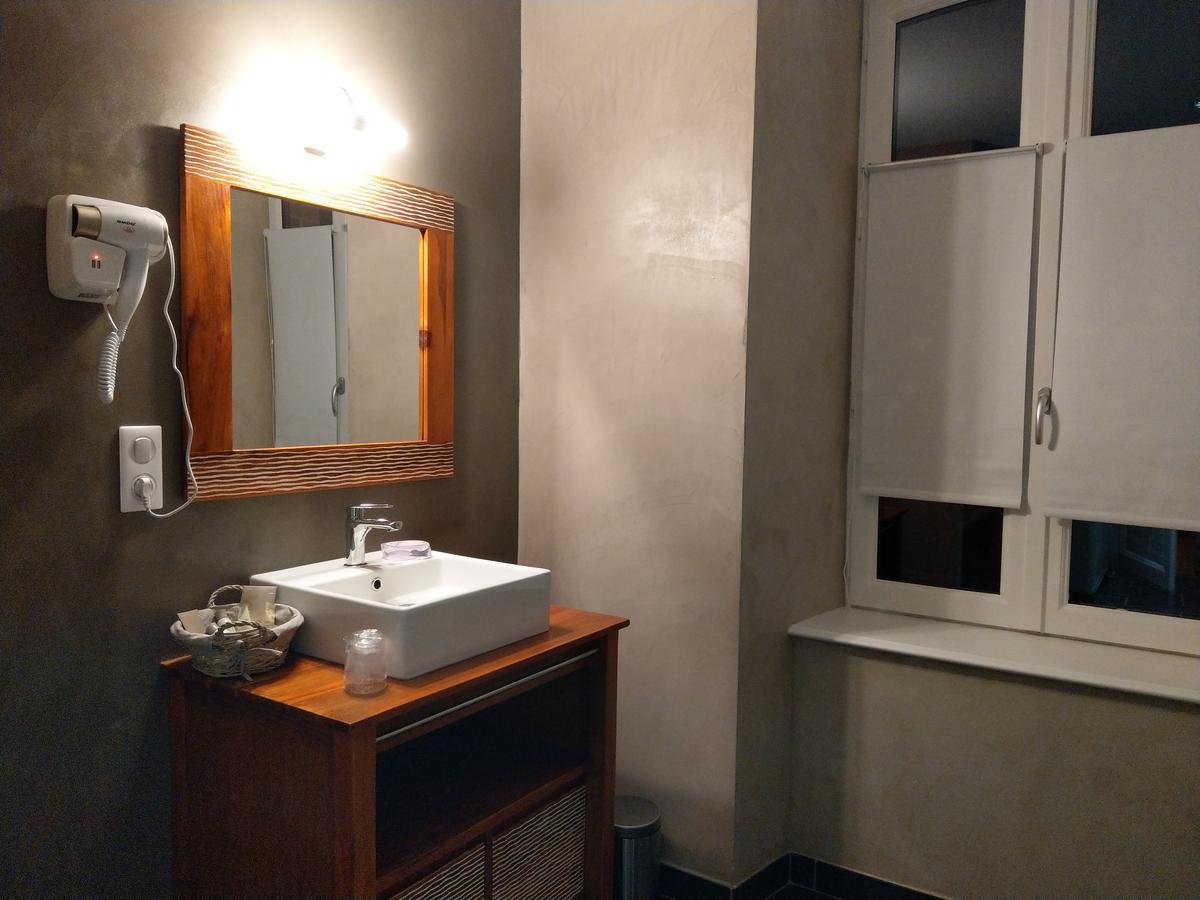 Les Chambres D'Hotes De La Frissonnette Auzelles Luaran gambar