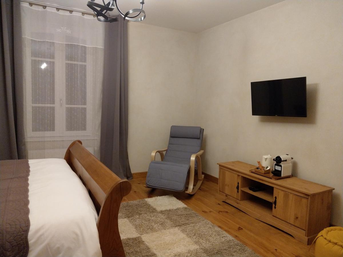 Les Chambres D'Hotes De La Frissonnette Auzelles Luaran gambar
