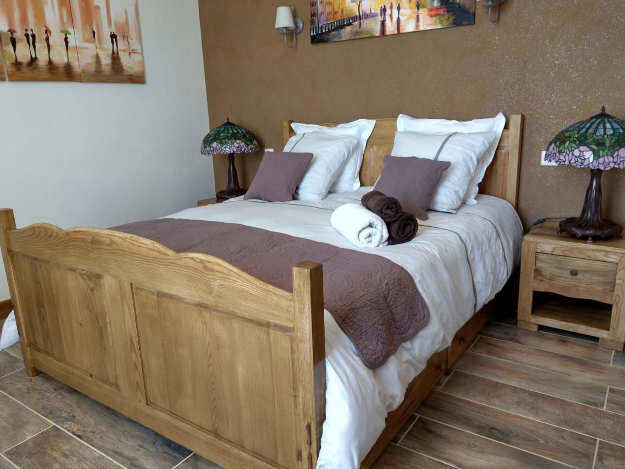 Les Chambres D'Hotes De La Frissonnette Auzelles Luaran gambar