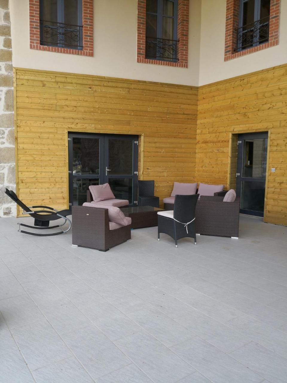Les Chambres D'Hotes De La Frissonnette Auzelles Luaran gambar