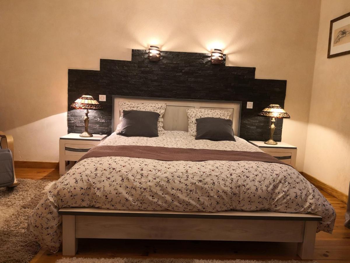 Les Chambres D'Hotes De La Frissonnette Auzelles Luaran gambar