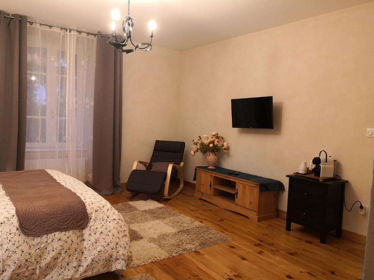 Les Chambres D'Hotes De La Frissonnette Auzelles Luaran gambar