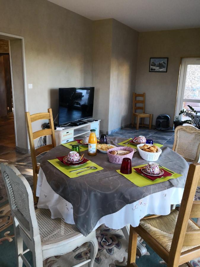 Les Chambres D'Hotes De La Frissonnette Auzelles Luaran gambar